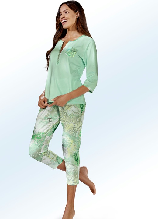 Pyjama's & shorty's - Pyjama met 3/4-mouwen en 7/8-broek, in Größe 034 bis 052, in Farbe MINT-MEERKLEURIG Ansicht 1